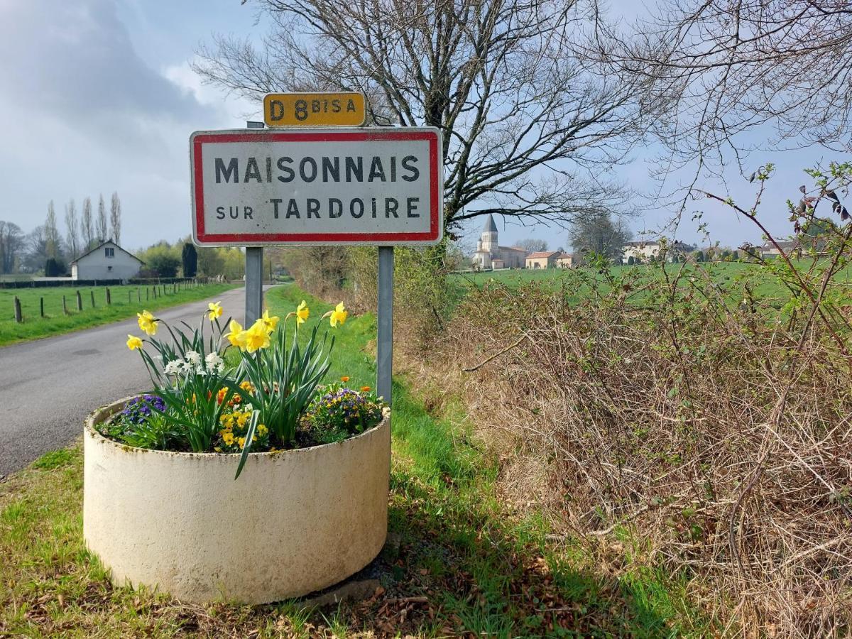 "Le Petit Bonheur" Gite Van 4 Tot 12 Personen Met Prive Vijver Van 2Ha Maisonnais-Sur-Tardoire Экстерьер фото